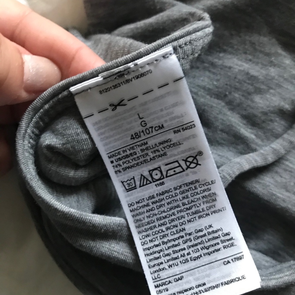 Women’s Large Grey GapFit Sports Bra - Picture 3 of 3